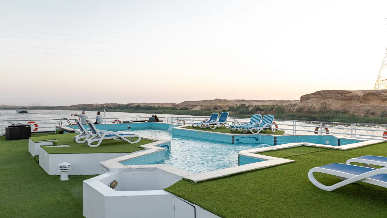 رحلة الباخرة نايل كويست